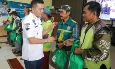 Sebanyak 11 Ribu Pengemudi Opang dan Petugas Kebersihan Bergembira Dapat Paket Sembako dari Bupati Bandung