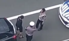 Viral! Oknum Polisi Terekam Diduga Terima 'Sesuatu' dari Pengendara Mobil