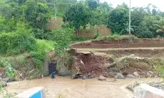 Jembatan Roboh Diterjang Banjir, Akses Jalan di Empat Desa di Cipatat Terputus