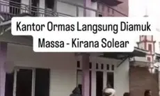 Buntut Satpam SMK Dibacok Gegara Tak Diberi THR, Rumah yang Diduga Kantor LSM Diamuk Massa