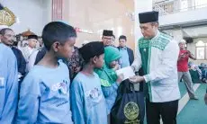 Wakil Wali Kota Bandung Donasikan Gaji Pertama untuk Anak Yatim