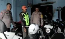Keren Habis! Polsek Pameungpeuk Patungan Ganti Motor Tukang Ojek yang Tertipu