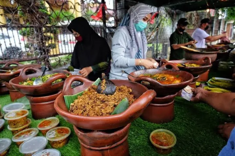 Menjelajahi Spot Berburu Takjil Terbaik di Bandung