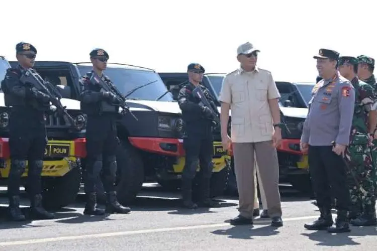 Polri Terima KendaraanTaktis Maung MV3 dari Kemenhan