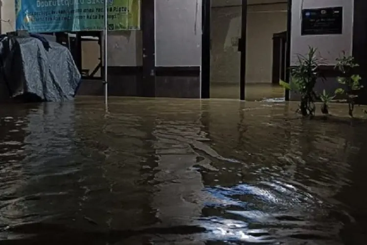 Tak Hanya Cisarua, Rumpin Juga Dihajar Banjir, Ponpes Salifa Terendam Air 1 Meter