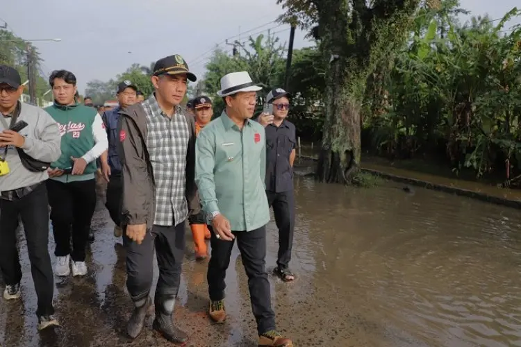 Bupati Dadang Tinjau Lokasi Banjir di Kawasan Cidawolong Majalaya, Ini Langkah yang Akan Dilakukan Kedepan