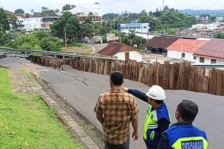 Amblas Jalan Berdampak Pada Pipa Air Bersih, Begini Langkah Tirta Pakuan