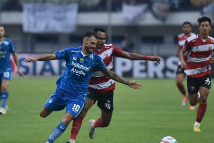 Tyronne Pede Persib Bandung Kalahkan Persik Kediri