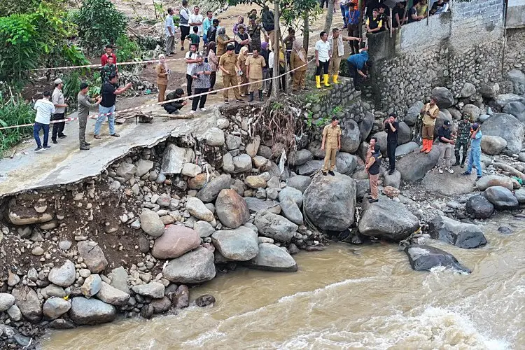 Camat Megamendung Beberkan Alasan Kenapa Jembatan Kopo Harus Dibangun dengan BTT