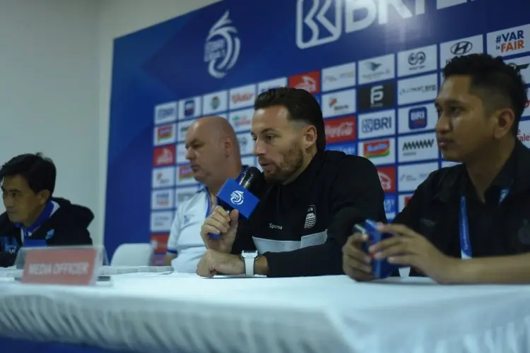 Marc Klok Bangga dengan Pemain Persib Bandung yang Berpuasa