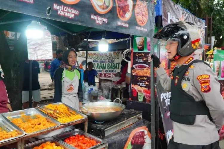 Masih ada Warga Kab Bandung yang Berkendara Tanpa  Helm,  Polisi Memberikam Teguran Humanis