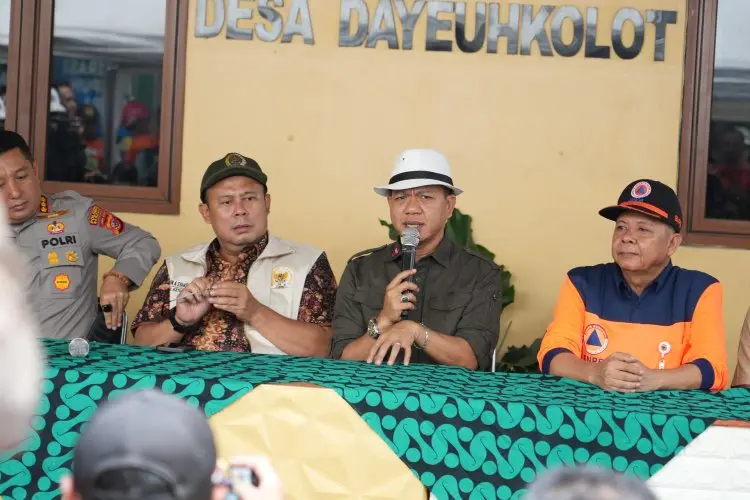 Dadang Supriatna Bakal Segera Bangun Tanggul Aliran Sungai Cikapundung Kolot 