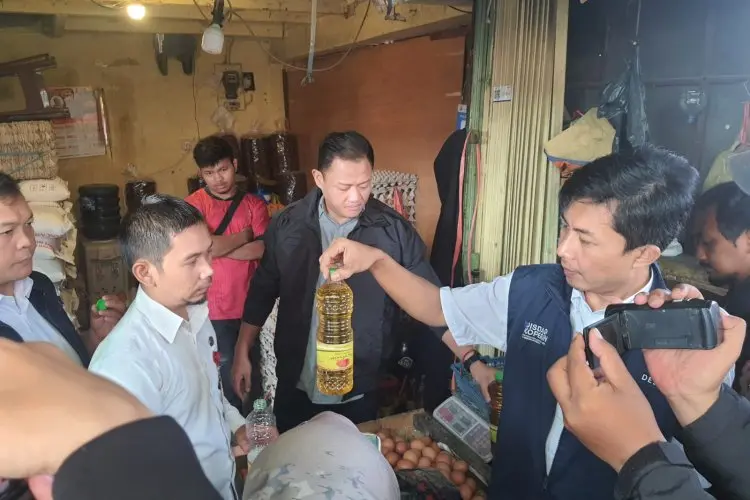 Sidak MinyaKita di Pasar Cimindi, Polres Cimahi Temukan Sampel Tak Sesuai Takaran