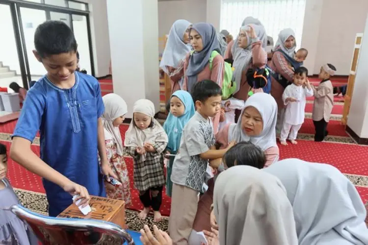 FOTO: Dehakidz Daycare Ajarkan Siswa Berinfak Sejak Dini
