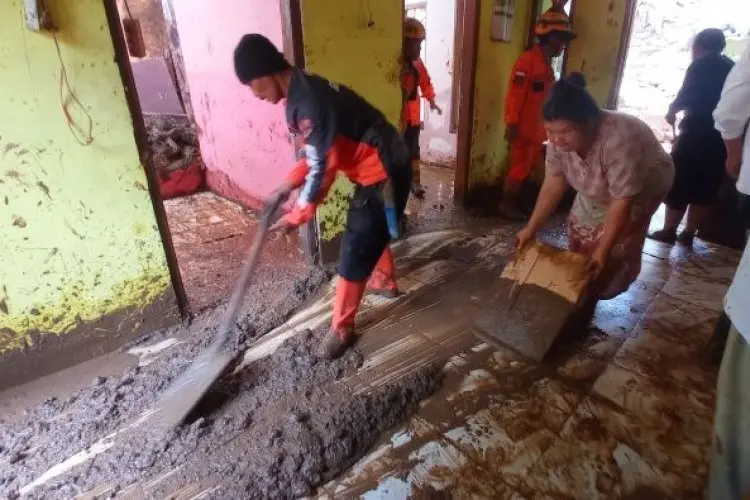 Cerita Warga Cibarengkok saat Detik-detik Banjir Bandang Terjang Kampungnya