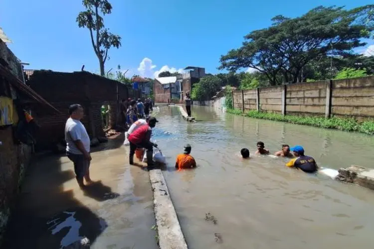 Sampah Sungai Masih Menjadi "PR" DLH Kota Bandung