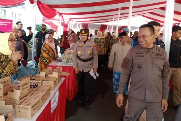 Ribuan Warga Serbu Kejari Kabupaten Cirebon, Ada Apa?