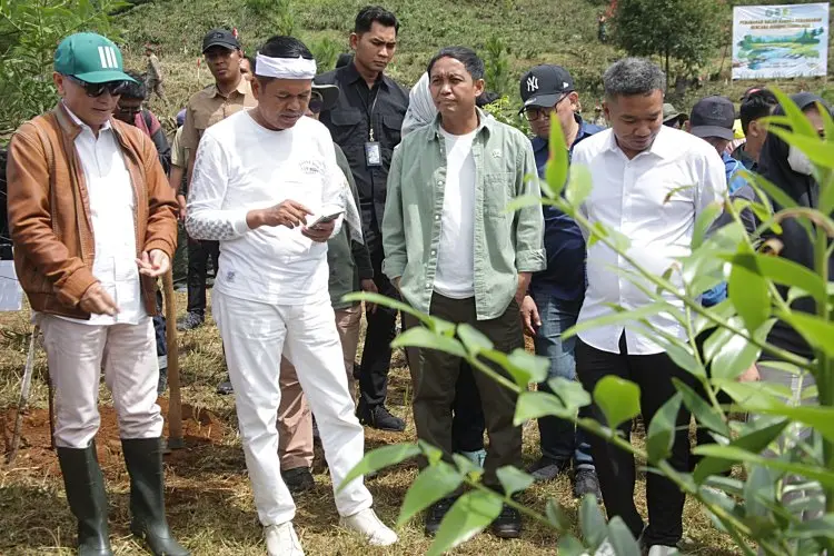 Dedi Mulyadi Kritisi Kemenhut yang Hanya Pasang Plang di Villa Liar, Ini Jawaban Raja Juli Antoni