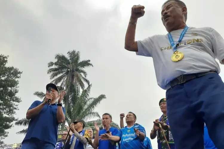 Lepas Konvoi Pesta Juara Persib dengan Doa, Umuh Tak Kuasa Tahan Air Mata