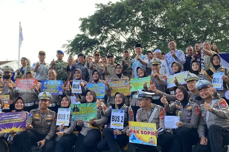 Forkopimda Kota Bogor Lepas 295 Peserta Mudik Gratis di Balai Kota