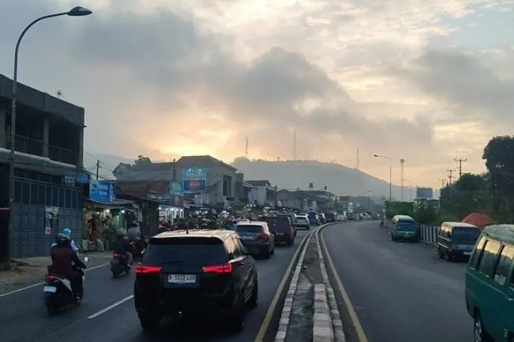 H-3 Nudik  Lebaran 2025, Jalan Raya Nagreg Mulai Padat