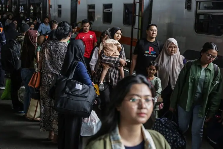 Puncak Arus Mudik, 18 Ribu Penumpang Gunakan Transportasi Kereta Api Dari Daop 2