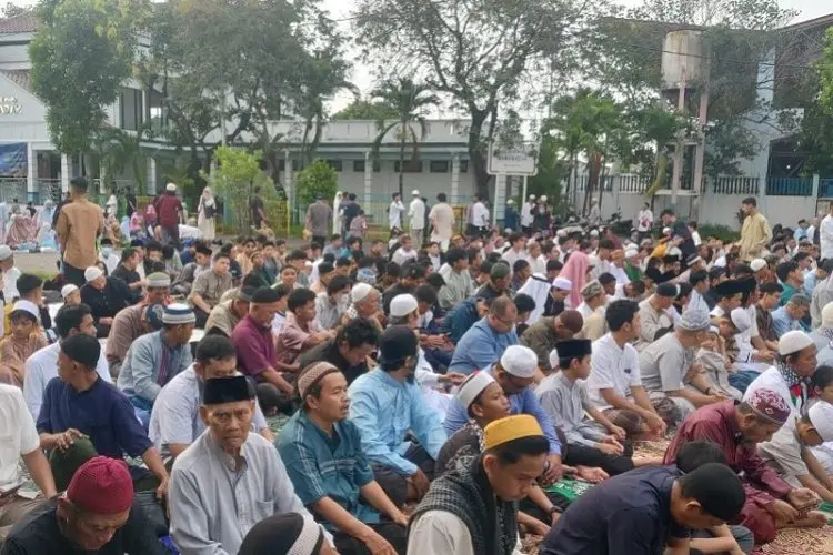 Curi Start? Warga Jakarta Ini Ternyata Sudah Gelar Salat Idul Fitri
