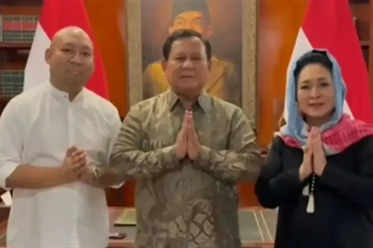Prabowo Tampil Bersama Titiek Soeharto dan Didiet Ucapkan Idul Fitri, Warganet Heboh!
