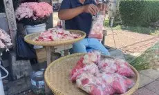 Berkah Lebaran, Cerita Pedagang Bunga Tabur Raup Cuan hingga Puluhan Juta Rupiah 