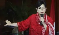 Tangis Vina Panduwinata di Pemakaman Titiek Puspa: Kehilangan Seorang Diva Penuh Cinta Kasih dan Warisan Budaya Tak Ternilai
