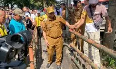 Lapuk Dimakan Usia, Erwan Setiawan dan Pemkot Cimahi Revitalisasi Pagar-pagar di Trotoar Pasar Antri Baru