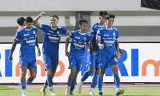 Derbi Jatim Panaskan Pekan ke-30 Liga 1: Arema FC Siap Bangkit, Persib Targetkan Kemenangan, PSS Berjuang Hindari Degradasi