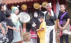 Sambil Berteater, Halimah Munawir dan Budayawan Bogor Undang Dedi Mulyadi Mampir ke Rumah Budaya HMA