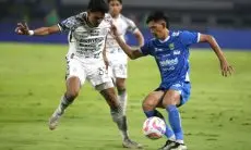 Persib Bandung Hanya Butuh Delapan Poin Lagi untuk Amankan Gelar Juara Liga 1: Persaingan Sengit di Papan Atas dan Bawah Menuju Akhir Musim yang Menegangkan