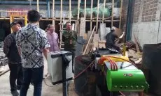 Jadi Solusi Energi Murah, Dua Warga Melong Cimahi Ciptakan Bahan Bakar Petasol dari Sampah Kresek