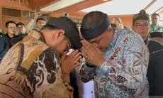 Rudy Susmanto Lepas Pulang Mahkota Binokasih ke Keraton Sumedang Larang