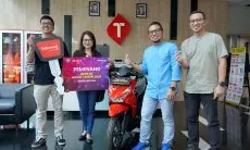Beli Nomor Cantik Telkomsel di BEC, Ibu Rumah Tangga di Bandung Menangkan Hadiah Utama Sepeda Motor
