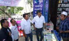 FOTO: Direksi XLSmart Kunjungi Konter Pulsa di Bandung