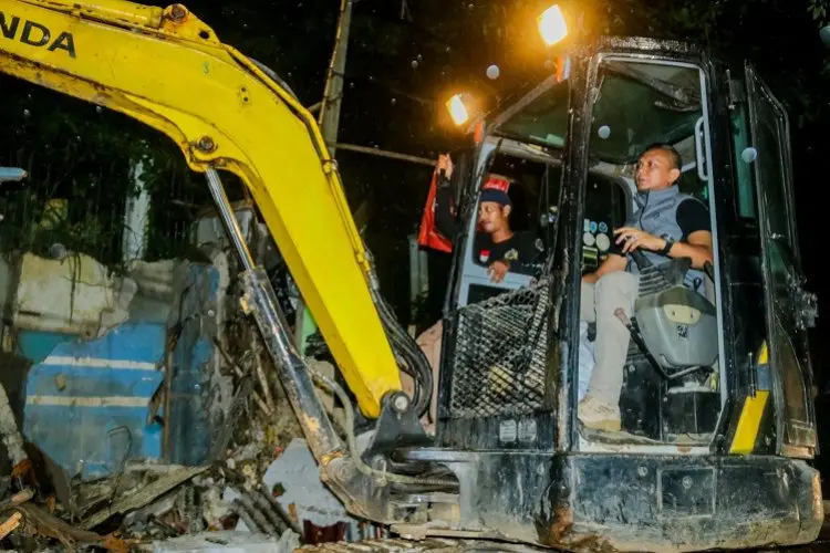 Wakil Wali Kota Bogor Beraksi, 23 Bangunan Liar Pun Rata dengan Tanah