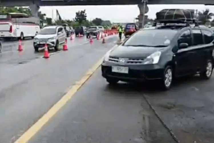 Tol Japek Hingga Cipali Padat, Petugas Berlakukan Contraflow