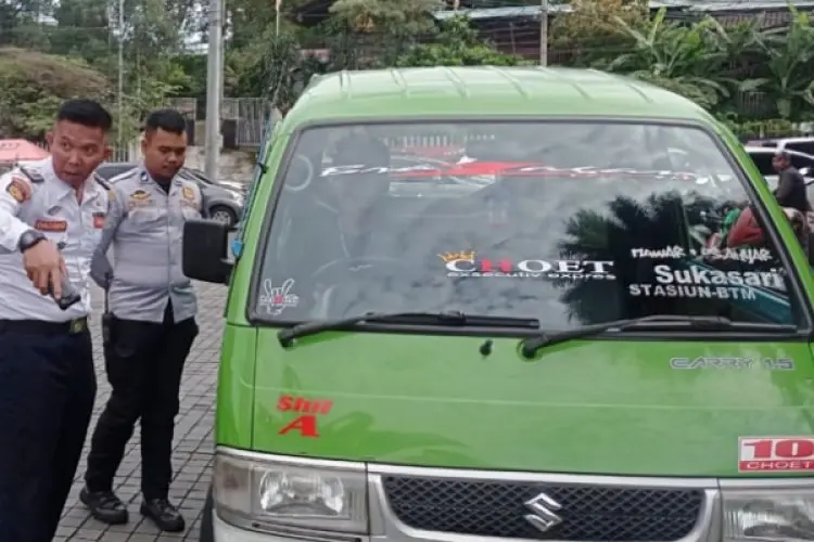 Angkot Jalur Puncak Nekat Beroperasi Pasca Diliburkan Gubernur Dedi Mulyadi, Disanksi Putar Balik oleh Dishub Kabupaten Bogor