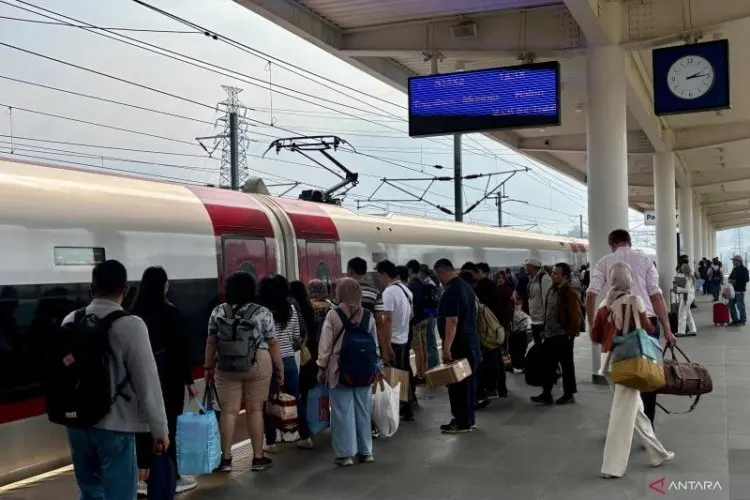 Penjualan Tiket KA Nataru di Daop 2 Bandung Capai 31 Persen, Hampir 90 Ribu Terjual