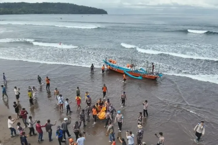 Tim SAR Gabunga Temukan Korban Terseret Ombak Pangandaran