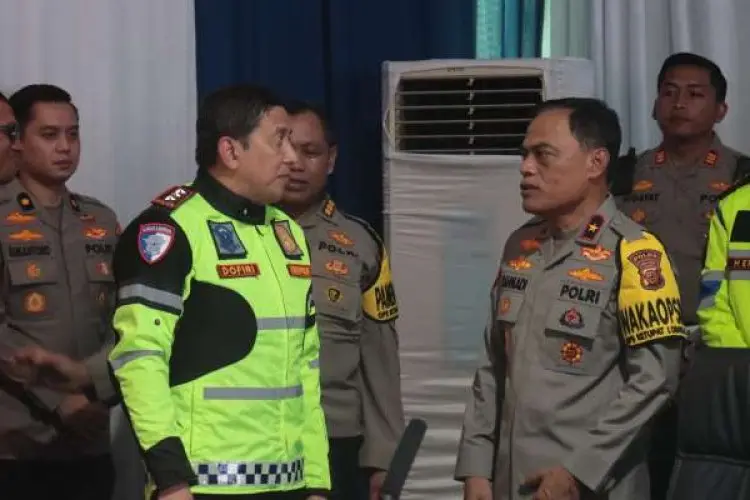 Wakil Kepala Polri Tinjau Arus Balik Lebaran 2025 di Rest Area KM 62 Karawang