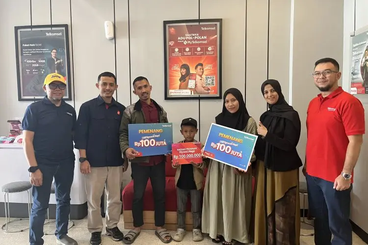 Pelanggan Telkomsel di Bandung Menangkan THR Lebaran Rp 100juta dari Grand Prize Program Digosok Hepi