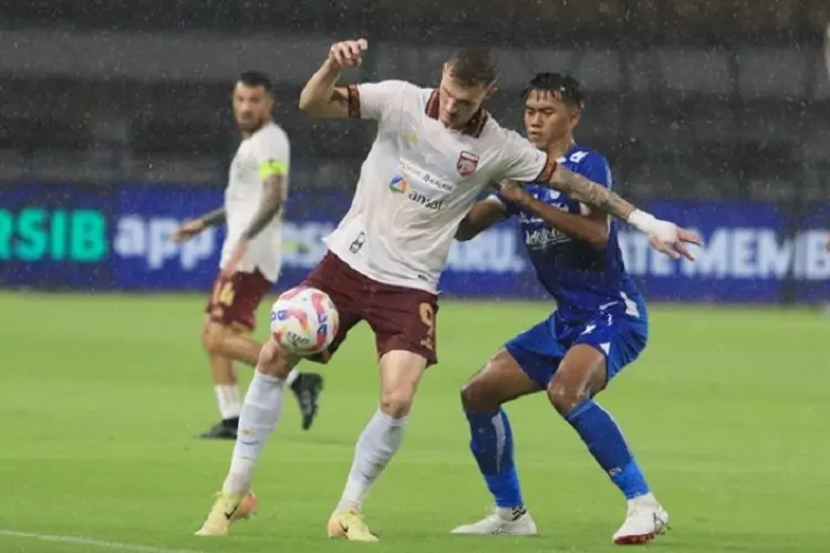 Persib Curi Satu Poin di Kandang Borneo FC