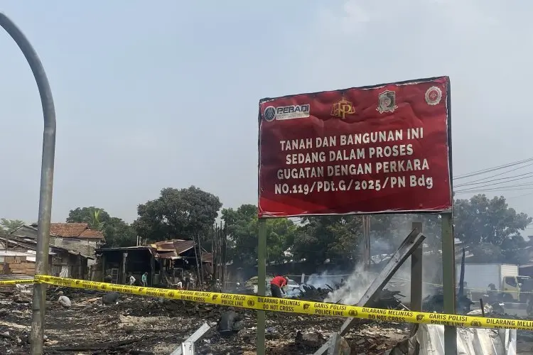 Puluhan Lapak Kayu di Sukahaji Ludes Terbakar