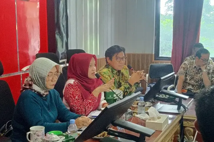 Jalan Rusak Hambat Ekonomi, DPRD Cirebon Desak Percepatan Perbaikan di Wilayah Timur