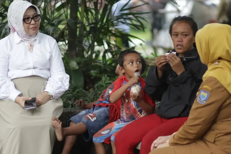 Respon Perintah Gubernur Dedi Mulyadi, DP3AKB Jabar Sisir Jalanan Kota Bandung