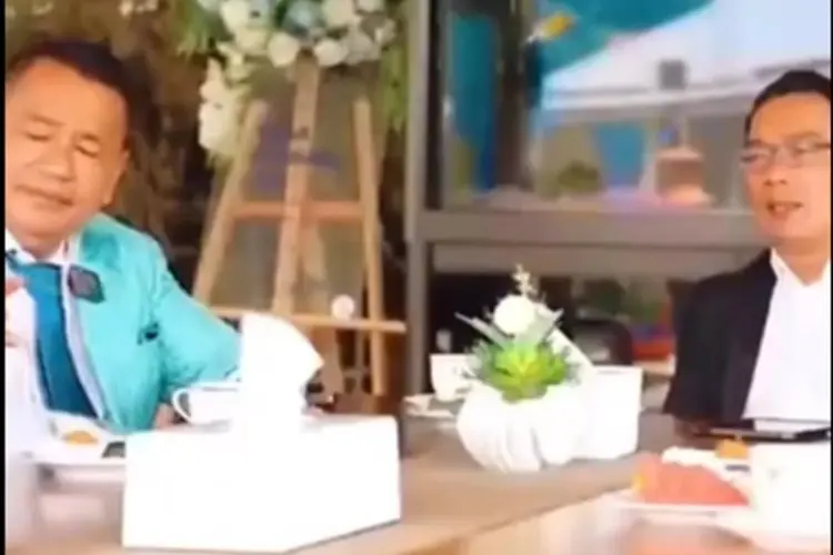 Hotman Paris Unggah Video Lawas Bareng Ridwan Kamil, Obrolannya Disorot Netizen